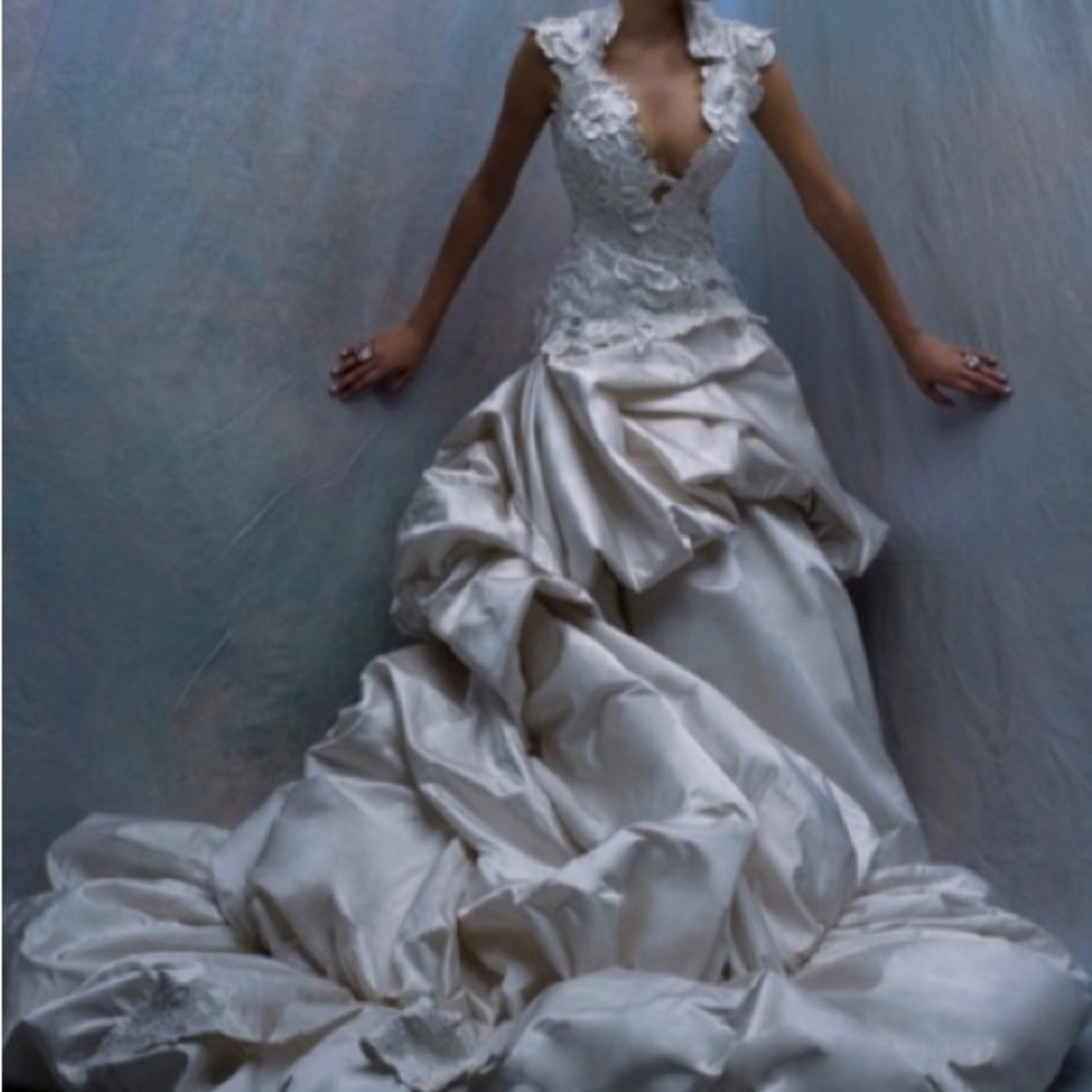 St. Pucchi 9264 ivory silk wedding gown with large detachable train